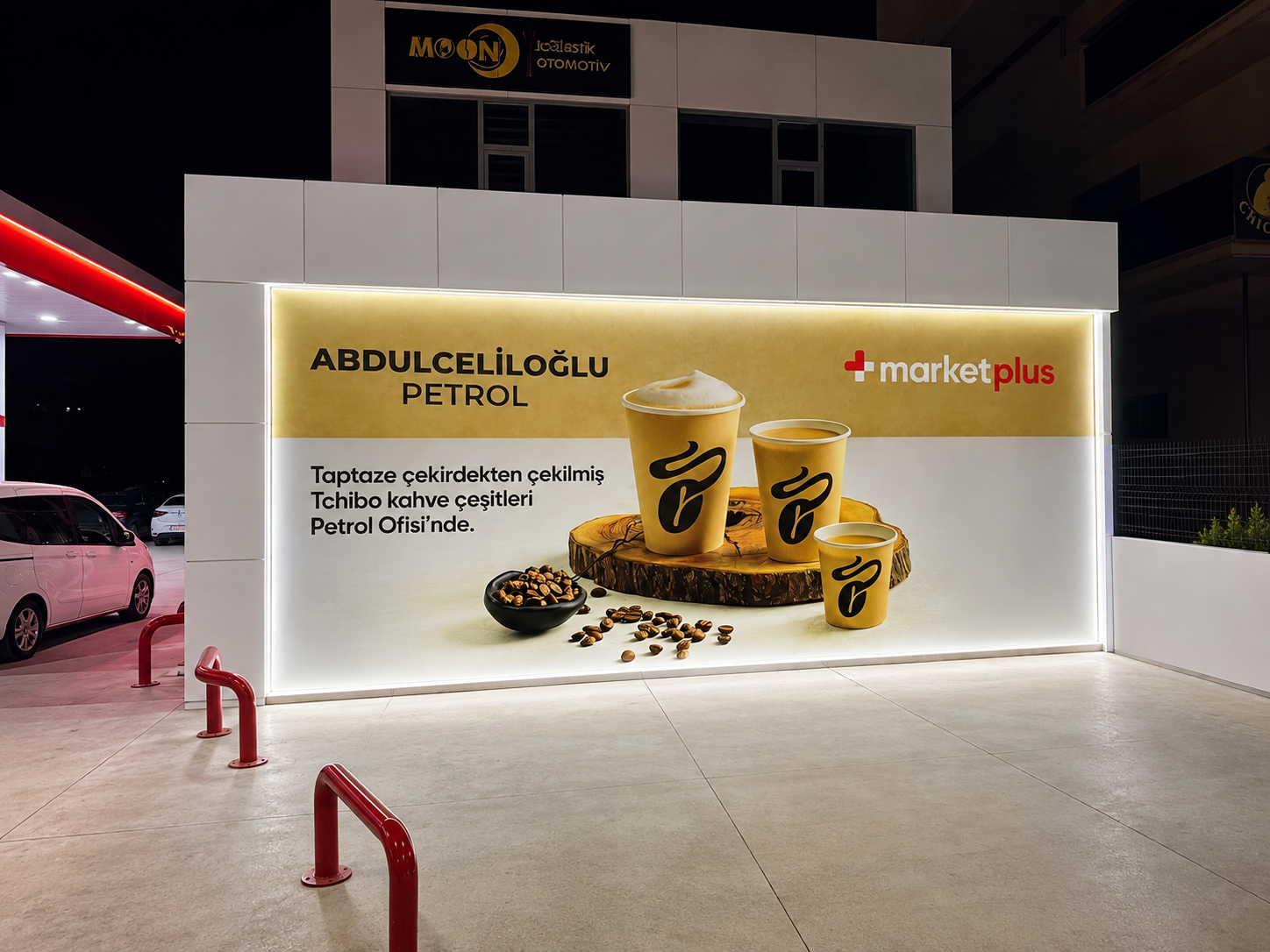 Abdulceliloğlu Petrol Market Plus ve Tchibo dış alanı